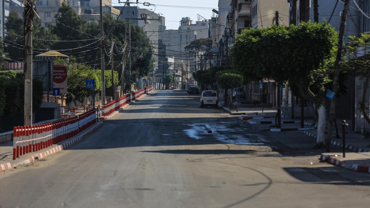 Karantina uygulamasının başlamasıyla Gazze`deki cadde ve sokaklarda sessizlik hakim oldu.