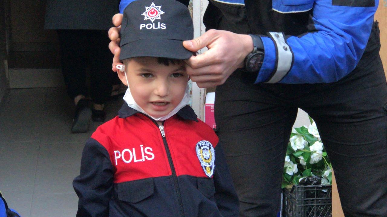 Ağabey Metin Çakar, gazetecilere, kardeşinin polislere büyük hayranlık duyduğunu belirterek, 