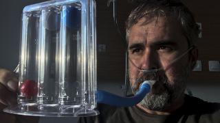 Koronavirüs tedavi sürecini çektiği fotoğraflarla anlattı