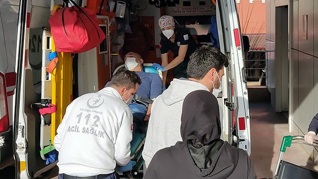 Çiftliğin garajındaki yangın ev, ahır ve traktörü küle çevirdi: 3 yaralı