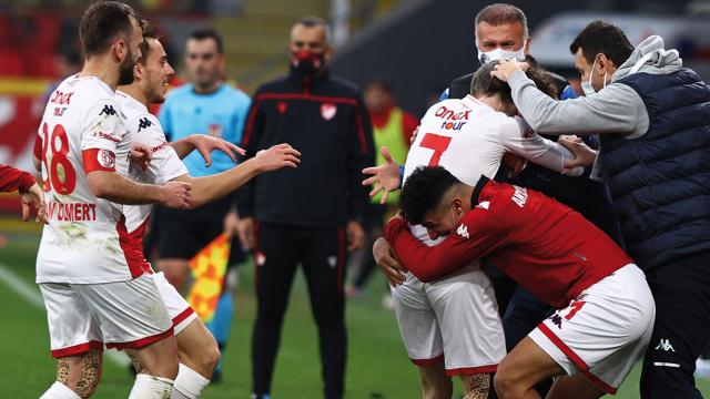 Antalyaspor İzmirde kazandı
