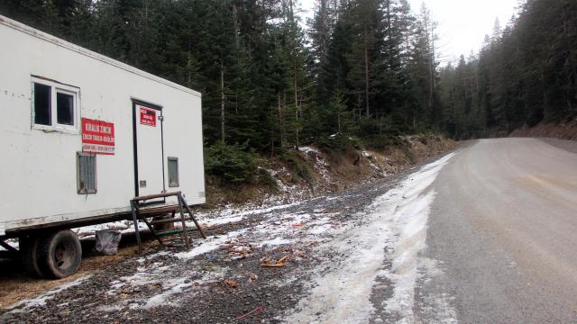 Kar yağmayınca, kayak merkezi yolundaki zincirciler iş yapamadı
