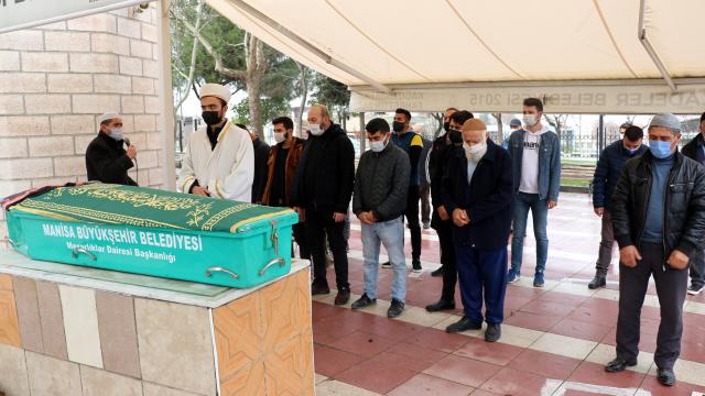 Denizlide öldürülen üniversite öğrencisi genç kızın cenazesi Manisada toprağa verildi
