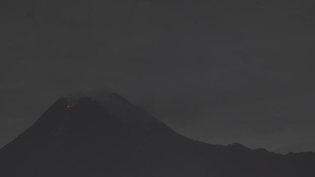 Endonezyada Merapi Yanardağında iki patlama oldu