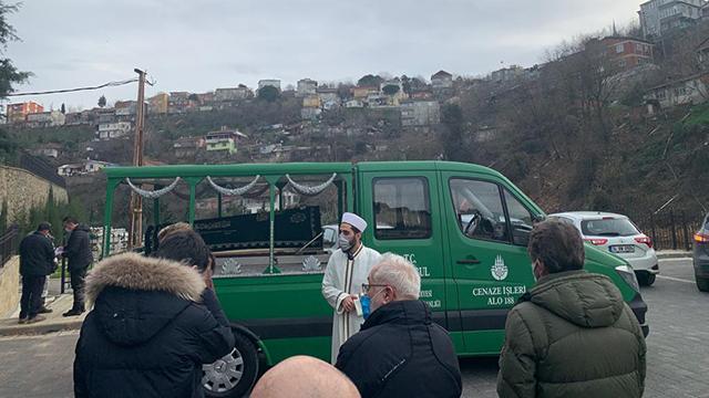 Sanatçı İhsan Özgen son yolculuğuna uğurlandı