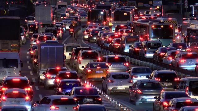 İstanbulda kısıtlama öncesi trafik yoğunluğu