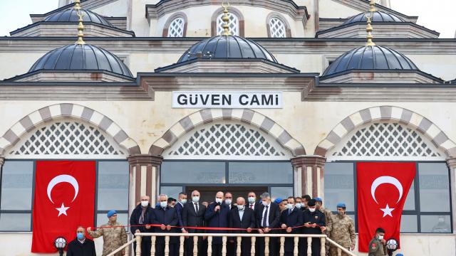 Yeni Foça Jandarma Komando Teröristle Mücadele Harekatı Okul Komutanlığında yaptırılan cami açıldı