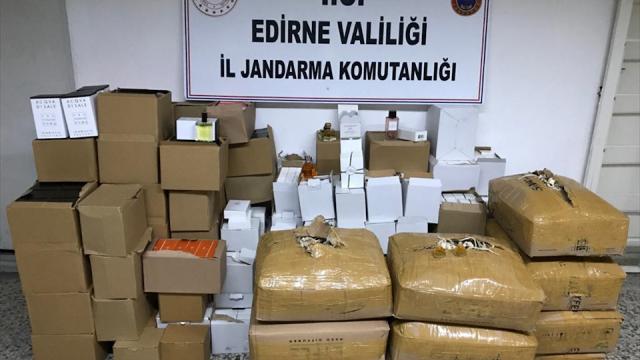 Edirnede kaçak parfüm ve oto kokusu operasyonu