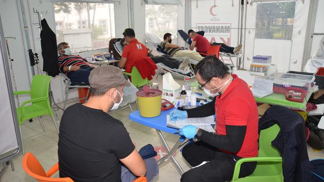 Antalyada kısıtlama gününde 80 ünite kan toplandı