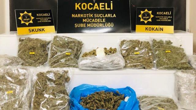 Bir aracın bagajında 8 kilo 900 gram esrar ele geçirildi