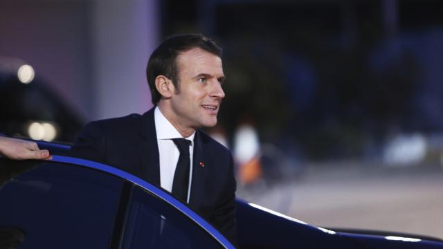 Fransada Macronun kabinesine güven azalıyor