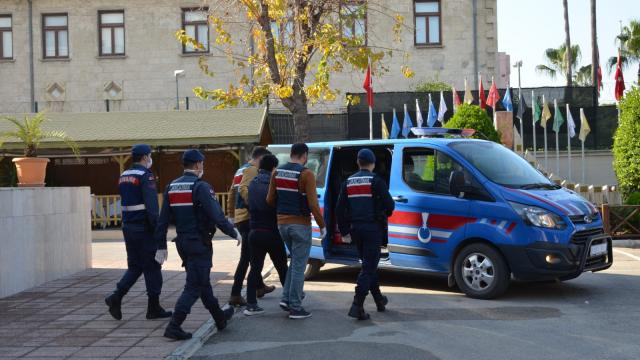 Mersinde 28 evden hırsızlık yaptığı iddiasıyla gözaltına alınan zanlı tutuklandı