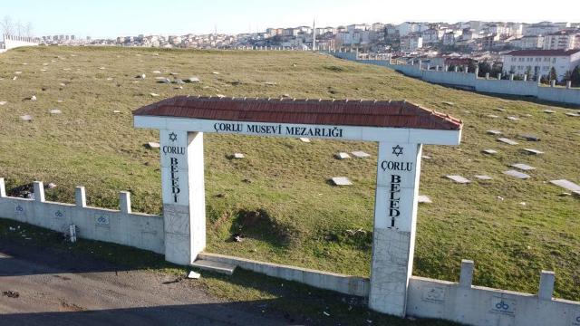 Mezarlığın 1 tonluk kapısı ikinci kez çalındı
