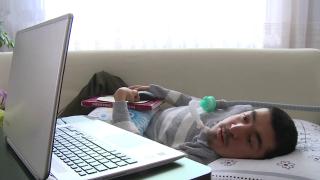 Yüzde 97 engelli Muhammet, tek parmağıyla film senaryosu yazdı