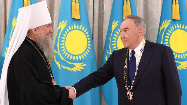 Kazakistan Kurucu Cumhurbaşkanı Nazarbayeve Algıs nişanı