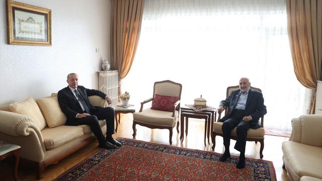 Cumhurbaşkanı Erdoğan, Oğuzhan Asiltürkü evinde ziyaret etti