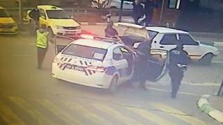 Darp ettikleri kişiyi bagajdan indirirken polise yakalandılar