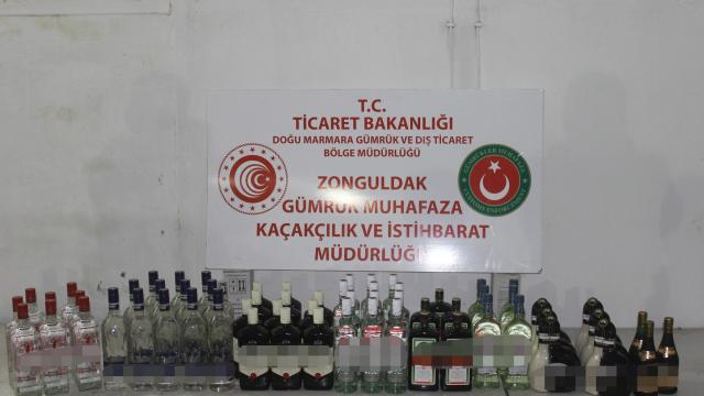 Bartında yabancı bandıralı gemide 64 şişe bandrolsüz içki ele geçirildi