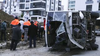 Samsun’da belediye işçilerini taşıyan midibüs devrildi: 2 ölü, 22 yaralı