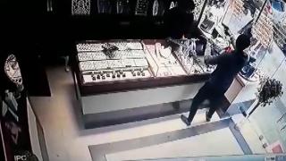 Kuyumcudan 45 bin liralık soygunun görüntüleri ortaya çıktı