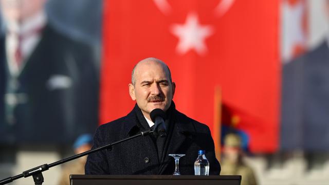 Soylu: Bir siyasi parti il başkanının militanların içinde ne işi var?