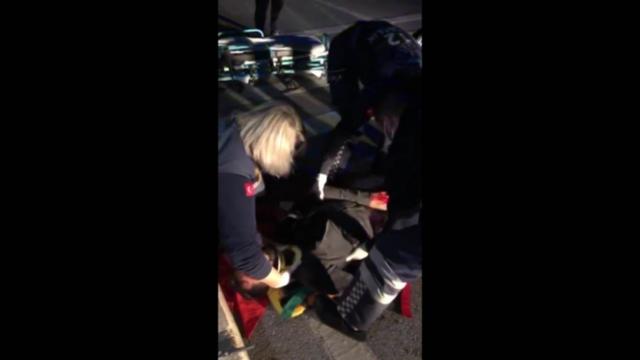 Bodrumda yolun karşısına geçmeye çalışan gence otomobil çarptı: 1 ağır yaralı