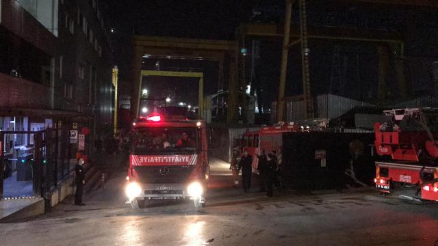 Tuzlada tersanede gemi yangını