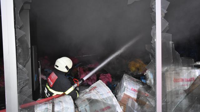 Kırıkkalede maske üretim atölyesinde çıkan yangın hasara neden oldu