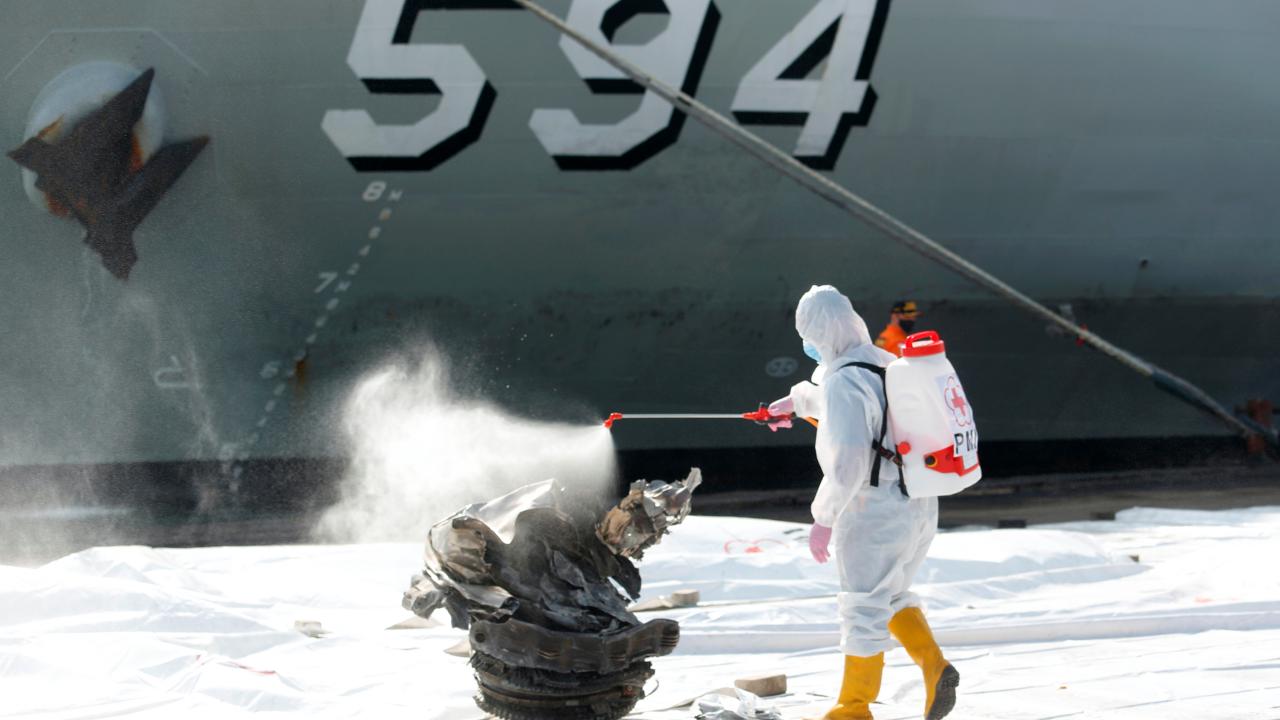 Ulaştırma Bakanlığı Sözcüsü Adita Irawati, en son iletişimin 9 Ocak’ta yerel saatle 14.40`ta gerçekleştirildiği uçağın Cakarta-Pontianak seferini yapmak üzere havalandığını bildirmişti.