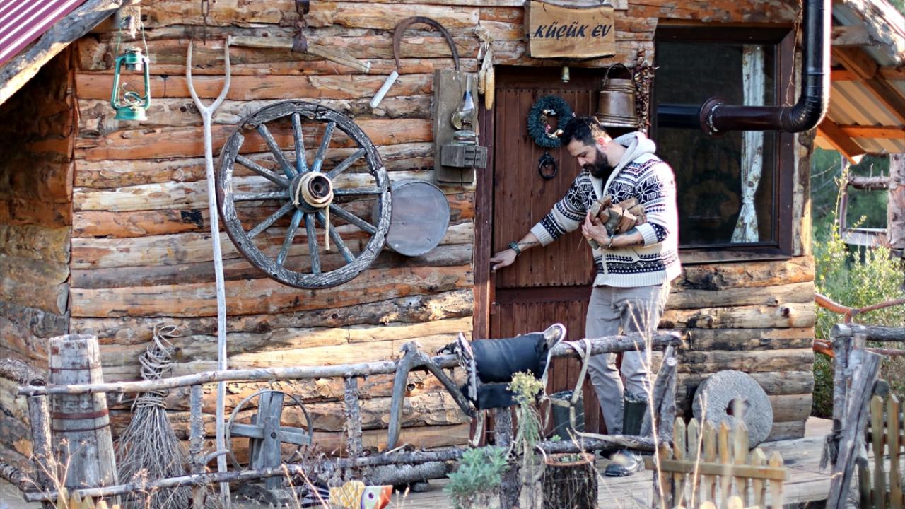 Cemil Ceylan, salgın sürecinde sağlık çalışanlarının gösterdiği fedakarlığın unutulmayacağını, insanların sağlık çalışanlarına destek olmak istiyorlarsa kurallara uymaları gerektiğini söyledi. 