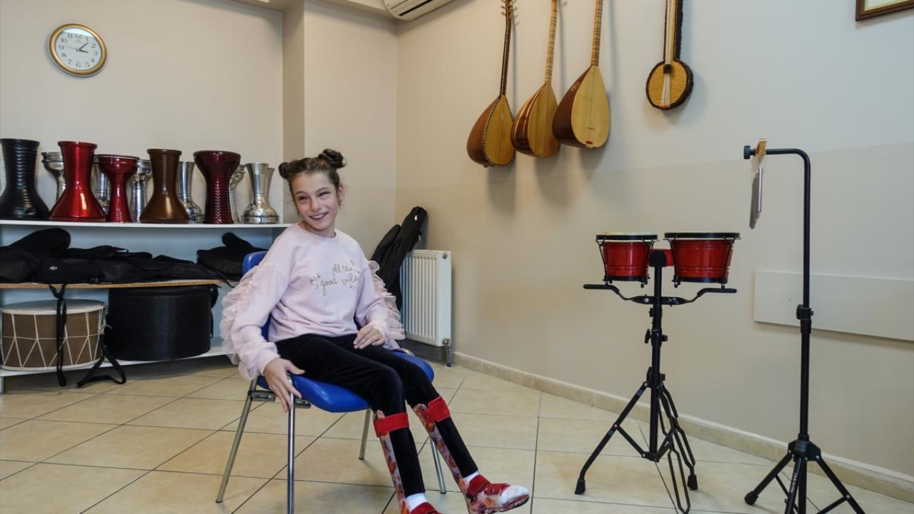 Rüya Ecrin Çetinkaya 2010 yılında Songül ve Ender Çetinkaya çiftinin kızı olarak dünya geldi. Prematüre olarak doğan Rüya, 90 gün kuvözde kaldı.