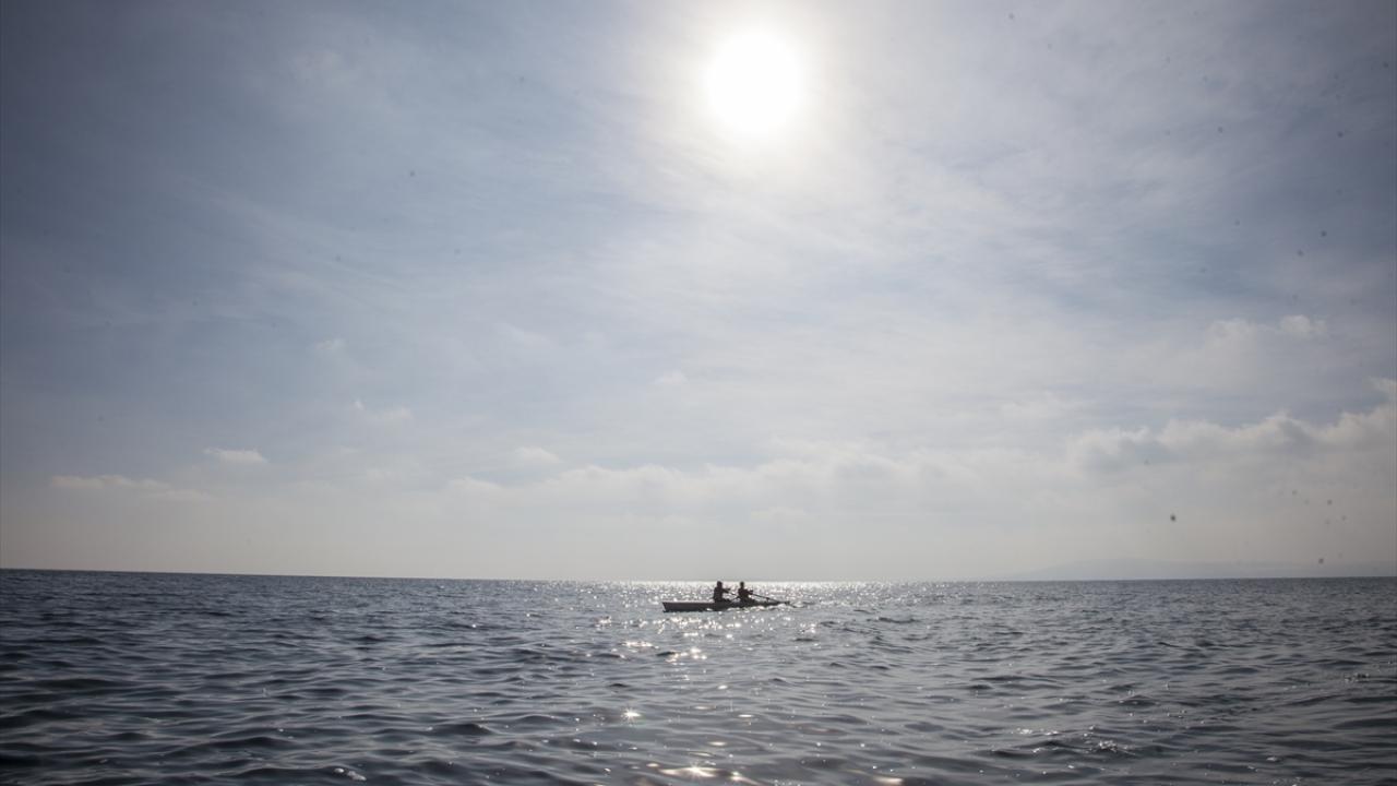 Herseklioğlu, Kaymakamlık ile Gençlik ve Spor İlçe Müdürlüğünün desteğiyle takıma aldığı sporculara haftada 6 gün Van Gölü`nde eğitim veriyor. 