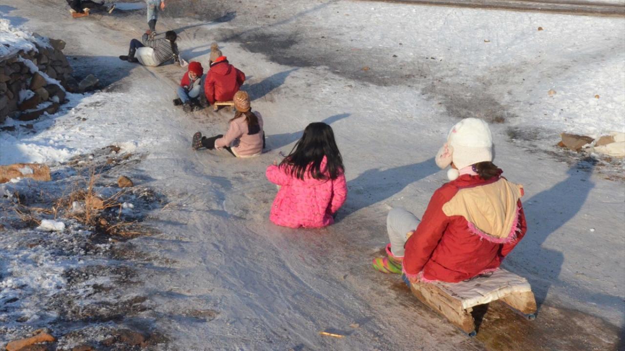 Çocukların eğlenceli anları renkli görüntülere sahne oluyor. 