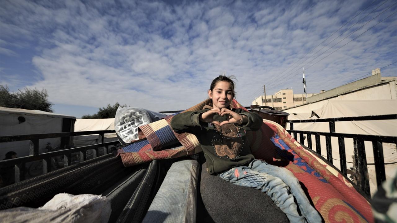 Babuli, hedeflerinin, savaş mağduru ailelerin çadır hayatından kurtulup insan onuruna yakışır şekilde evlere yerleştirilmesi olduğunu belirtti.