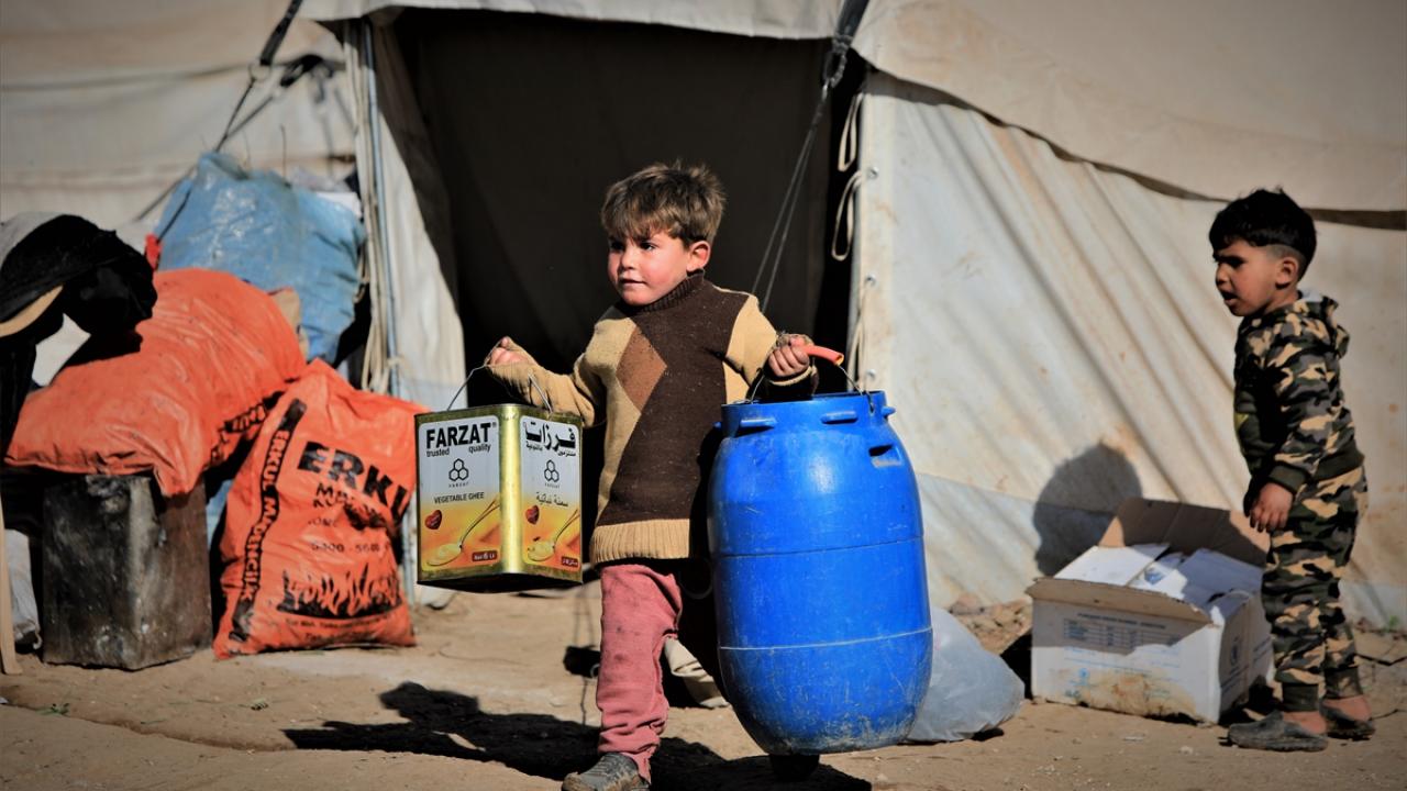 Esed rejiminin, 2019 başında yoğun saldırıları sonrası İldib ve Hama`dan binlerce kişi Türkiye sınırlarındaki bölgelere sığınmıştı. 