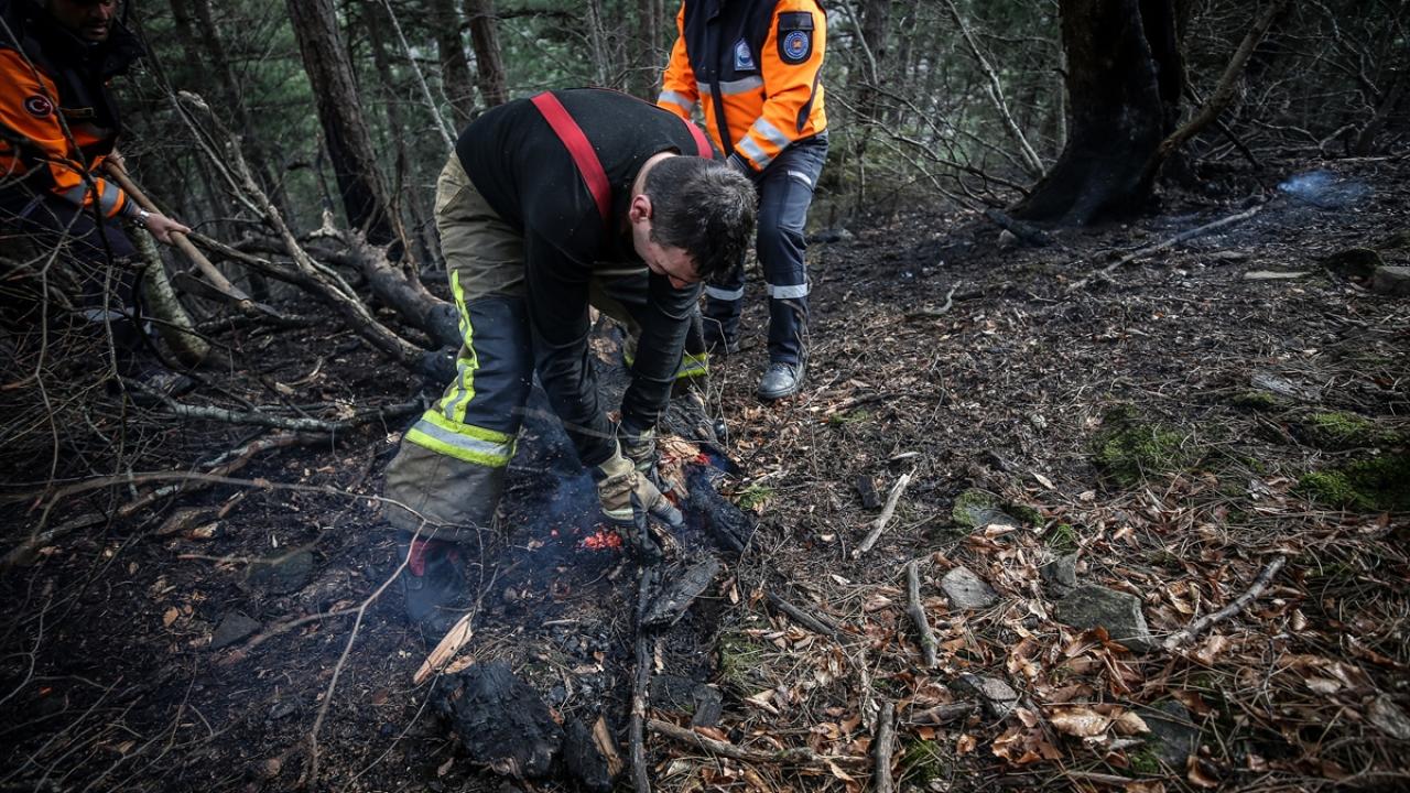 Bunun üzerine bölgeye çok sayıda Orman Bölge Müdürlüğü arazözü ile Yıldırım Belediyesi Arama Kurtarma Ekibi sevk edildi.