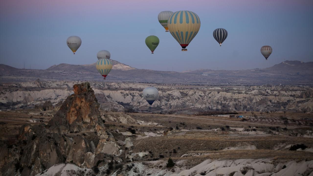 Yılda ortalama 300 gün uçuş yapılabilen bölgede, geçen yıl COVID-19 tedbirleri nedeniyle 157 gün, kuvvetli rüzgar, yağış gibi olumsuz hava koşulları nedeniyle de 80 gün balon turu düzenlenmedi.