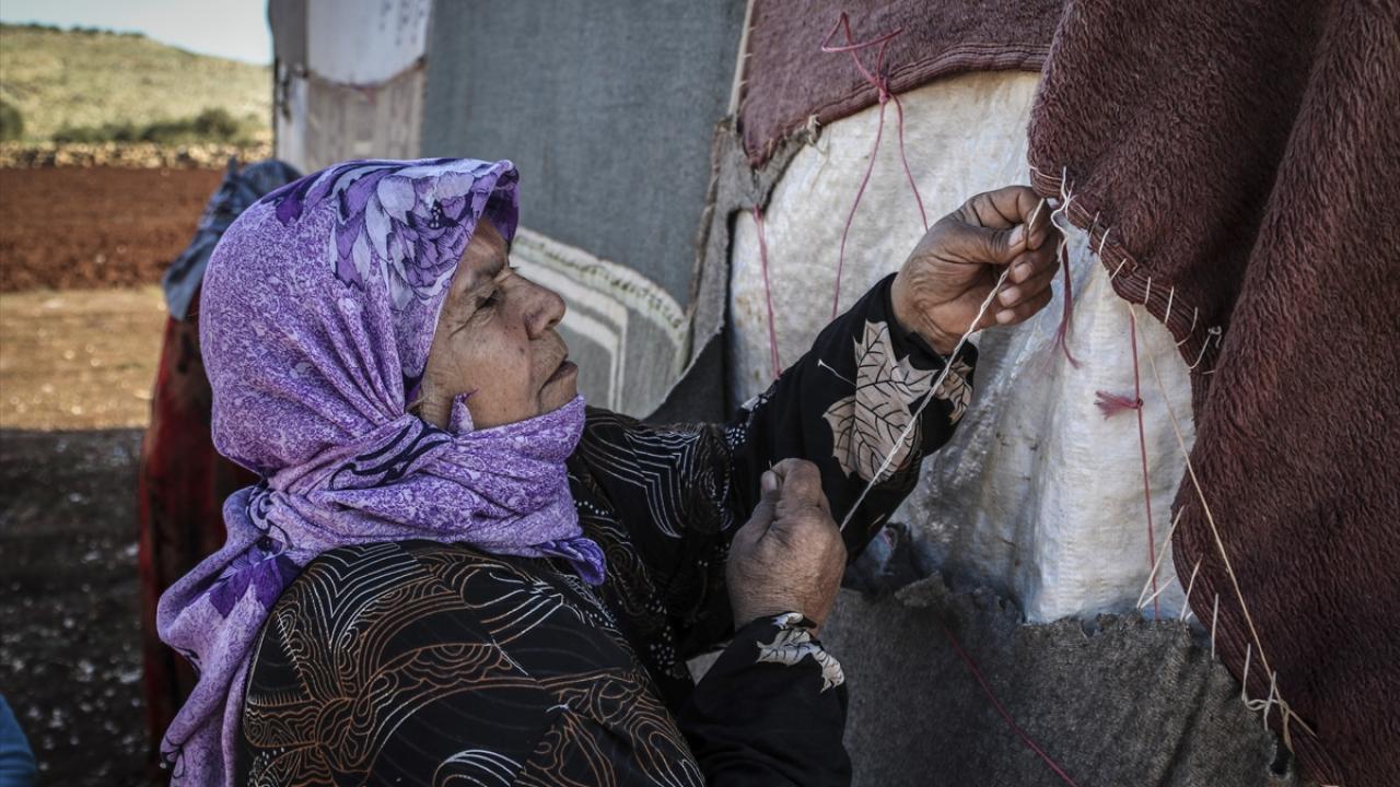 Suriye`de Esed rejimi ve destekçilerinin 10 yıldır süren saldırılarıyla milyonlarca aile yerinden edildi. 