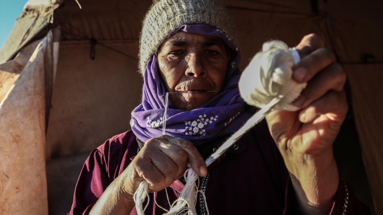 Ayrıca Muhammed, çadırlarda yaşayan aileler için battaniye, yağmurluk ve odun yardımı çağrısında bulundu. 