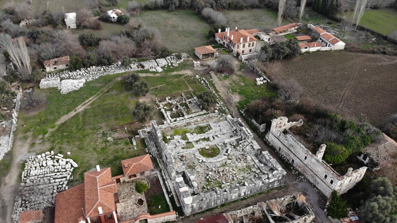 Birçok turist, deniz, kum ve güneşin yanı sıra geçmişi binlerce yıl öncesine uzanan antik kentler ile buralarda gün yüzüne çıkarılan eserlerin sergilendiği müzeleri gezmek için Muğla ve turistik ilçelerini tercih ediyor.