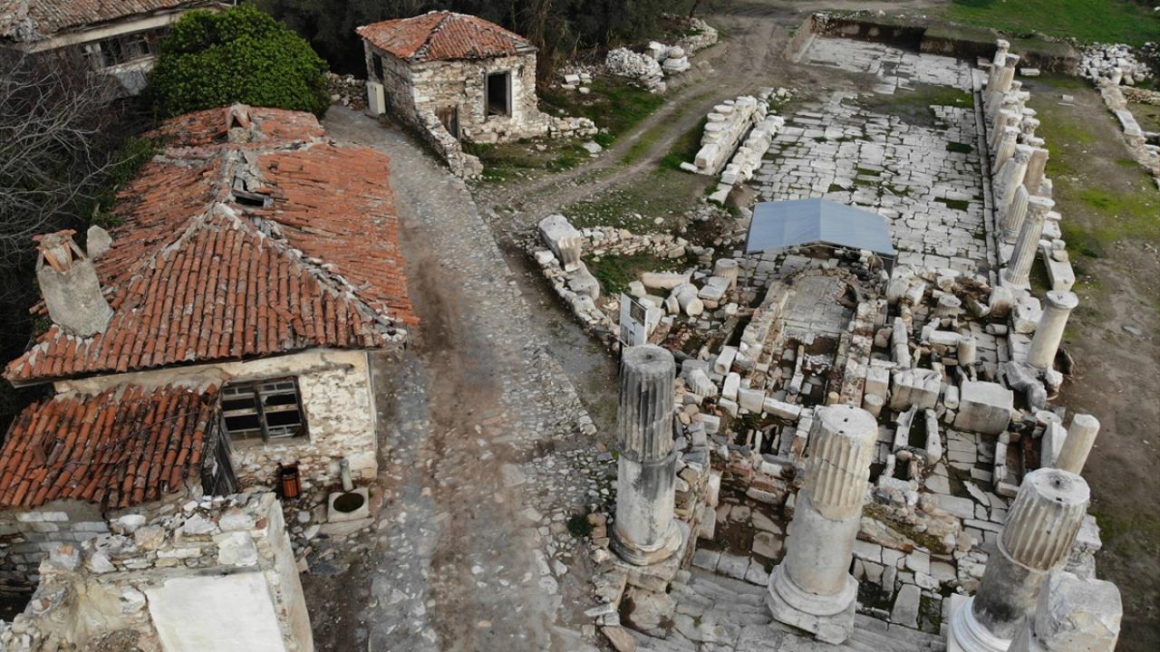 Kentte en çok ziyaret edilen üçüncü ören yeri ise Kayaköy oldu. Kesin korunacak hassas alanlar arasındaki Kayaköy ören yeri, her yıl çok sayıda yerli ve yabancı turisti ağırlıyor. Kayaköy`ü de geçen yıl 46 bin 152 kişi gezdi.