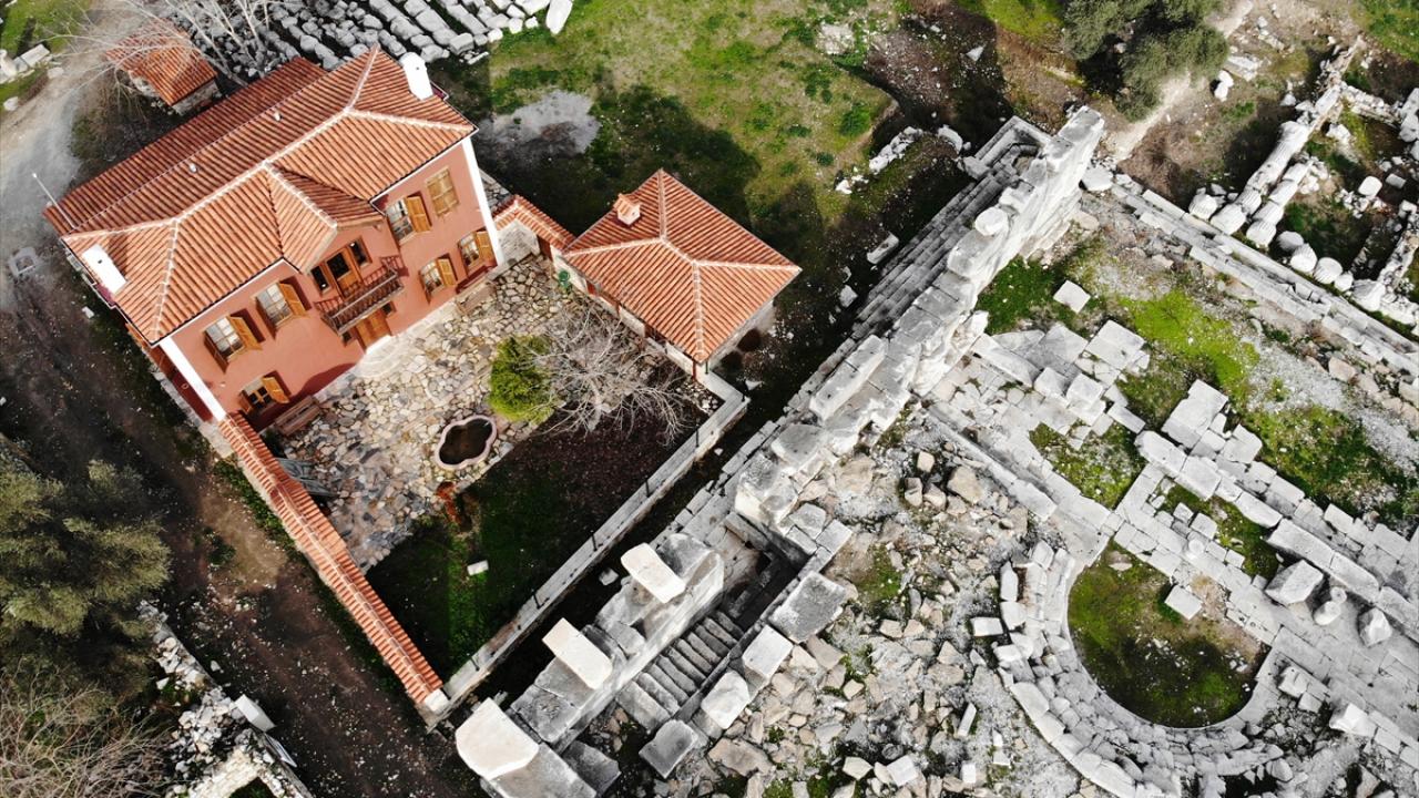 İl Kültür ve Turizm Müdürü Zekeriya Bingöl, Muğla`daki birçok antik kentin UNESCO Dünya Mirası Geçici Listesi`nde yer aldığını söyledi.