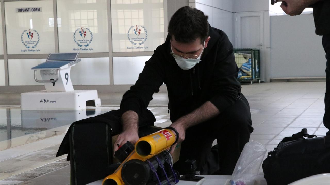 Niğde Teknopark`taki ön kuluçka merkezinde çalışmalarını sürdüren Uyanık, insansız hava araçları üzerine çalışmalar yaptığını ve bu alana büyük ilgi duyduğunu söyledi. 