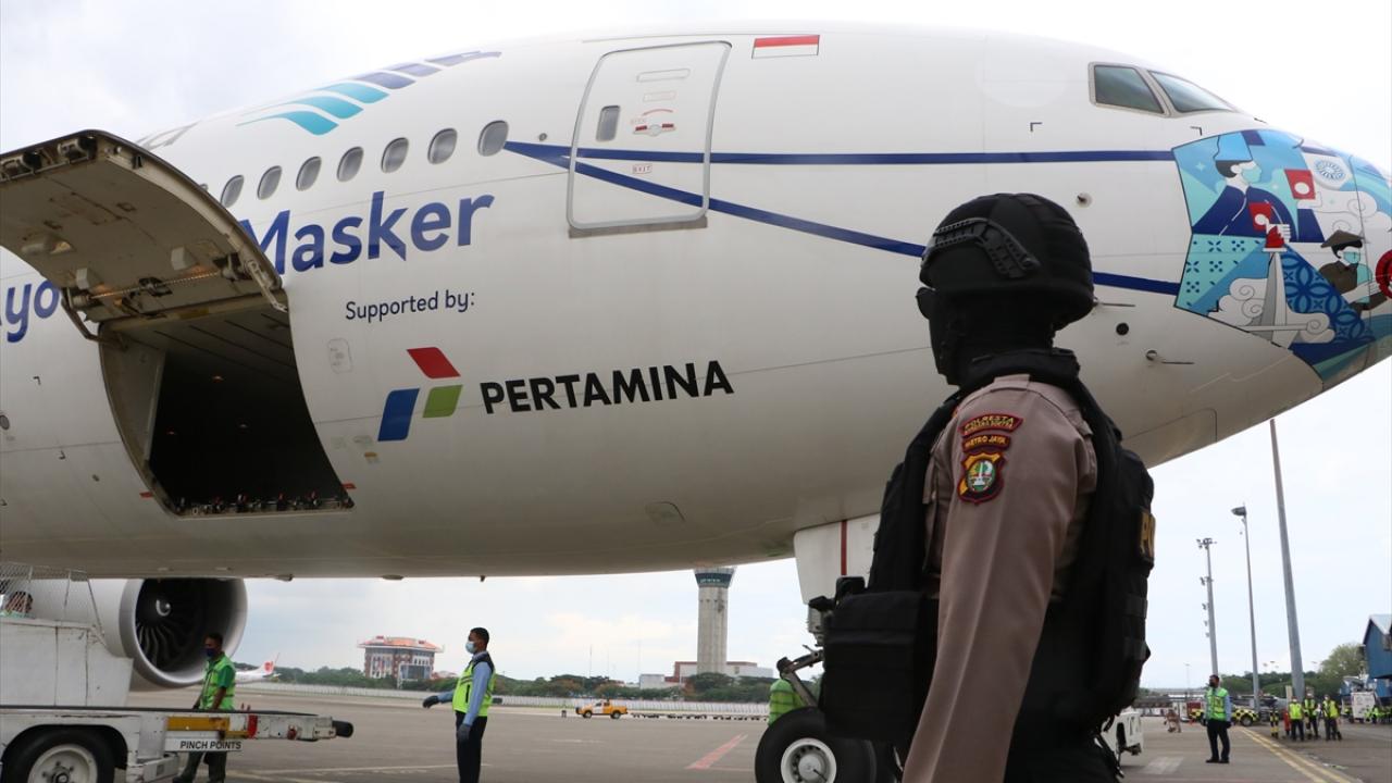 Gıda ve İlaç Ajansından (BPOM) yapılan açıklamada, Çinli ilaç şirketi Sinovac Biotech tarafından geliştirilen "CoronaVac" aşısının ülkede acil kullanımına izin verildiği belirtildi. 