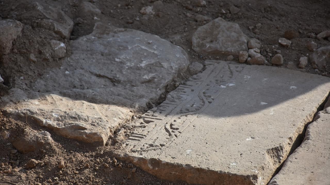 Komisyon yaptığı tarihi kaynak taramasının ardından ilçedeki tüm mezarlıklarda incelemede bulundu, o döneme ilişkin bilgisi olan kişilerle görüştü.