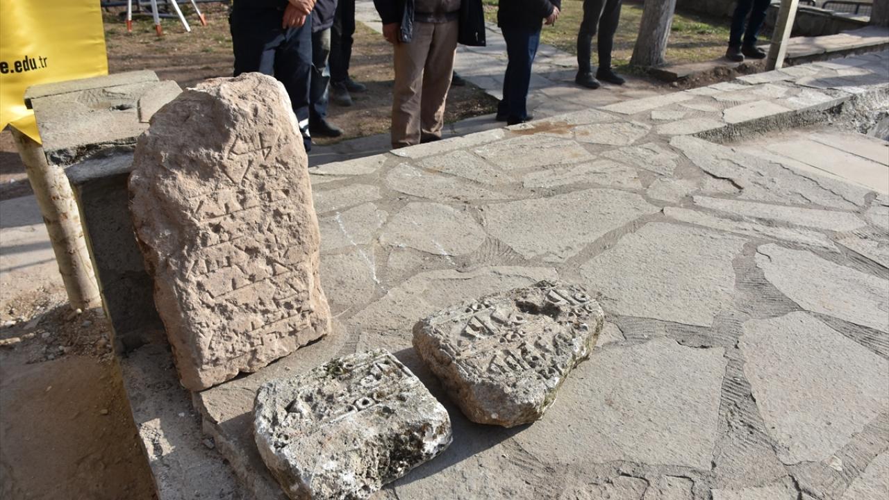 9 gün süren kazı çalışmaları sonucu Sultan 1. Kılıçarslan ve kızı Saide Hatun`un mezarlarına ulaşıldı.