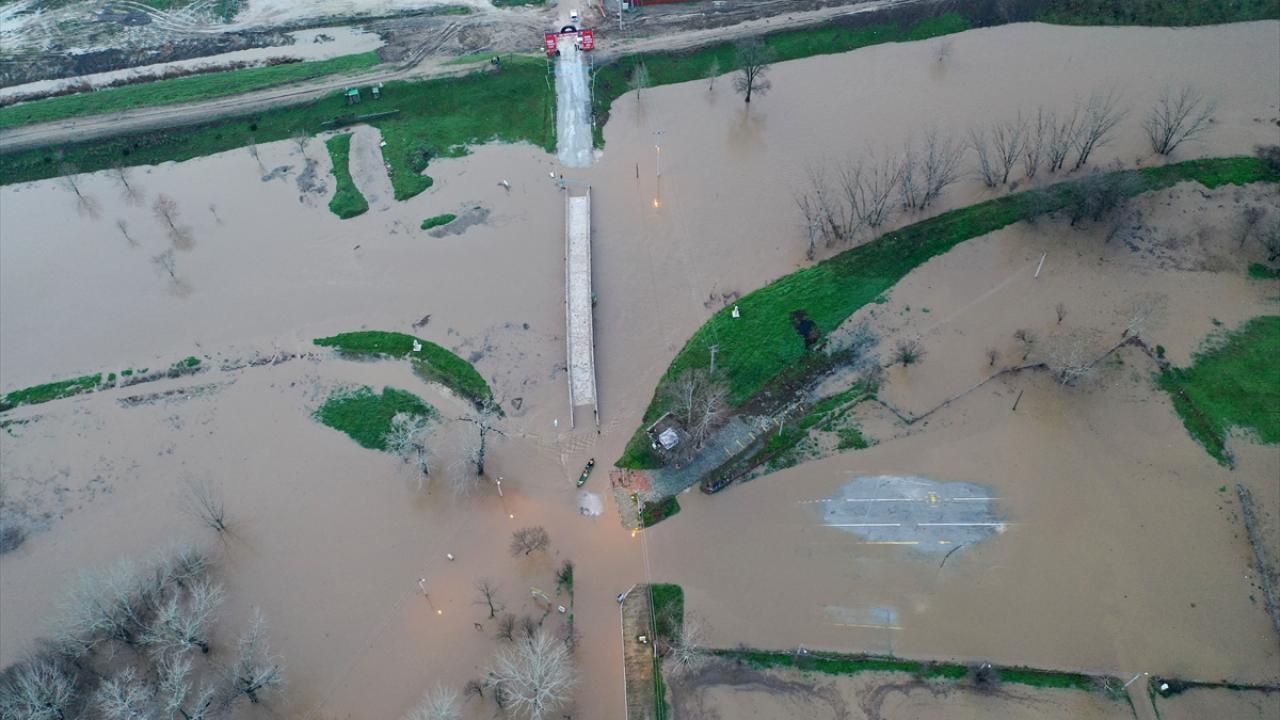 Kaynağını aldığı Bulgaristan ve Edirne`deki kuvvetli sağanaklar bir anda nehrin debisini kritik seviyeye ulaştırmıştı.
