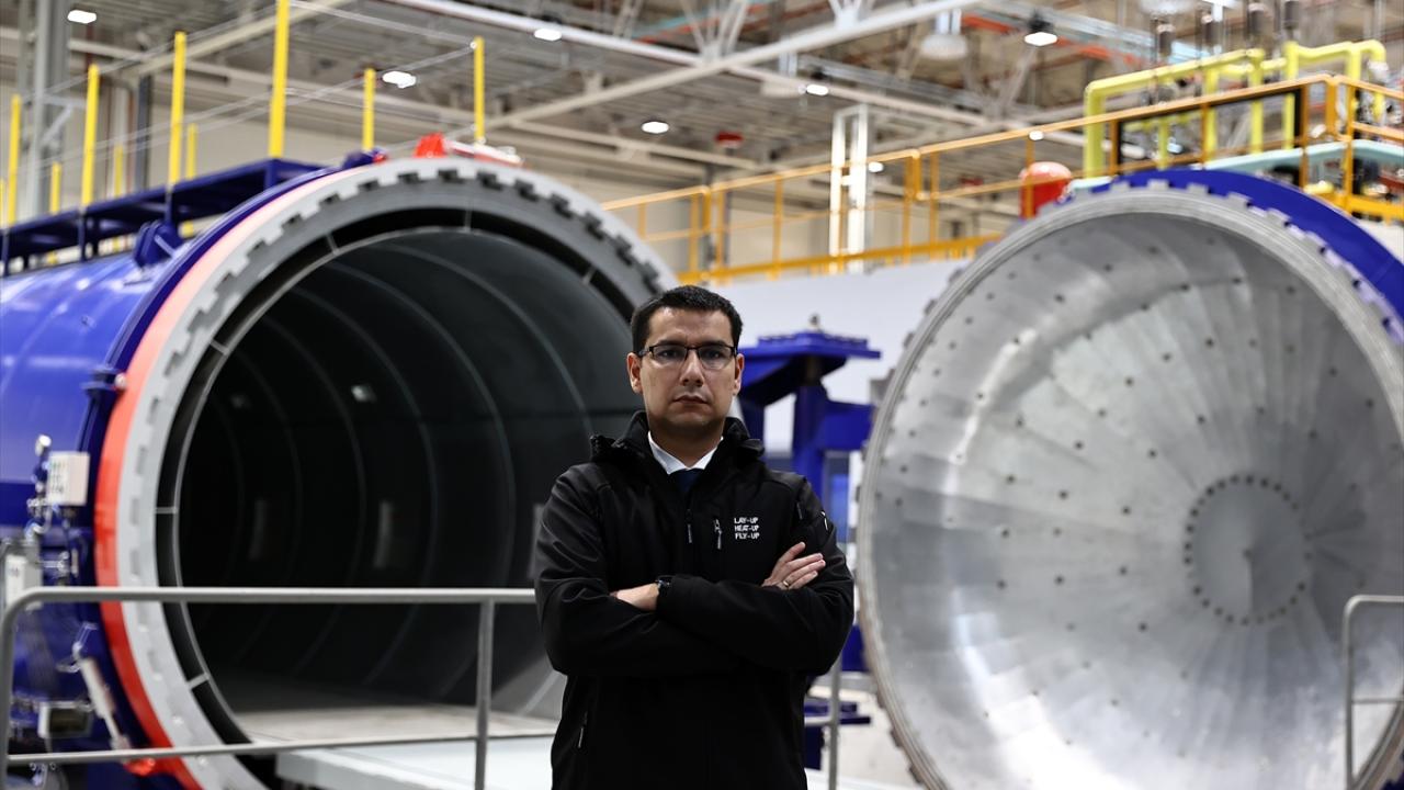 TUSAŞ Kompozit İmalat Müdürü Emre Eriş, şirketin yeni kompozit binasında üretime başladığını söyledi.