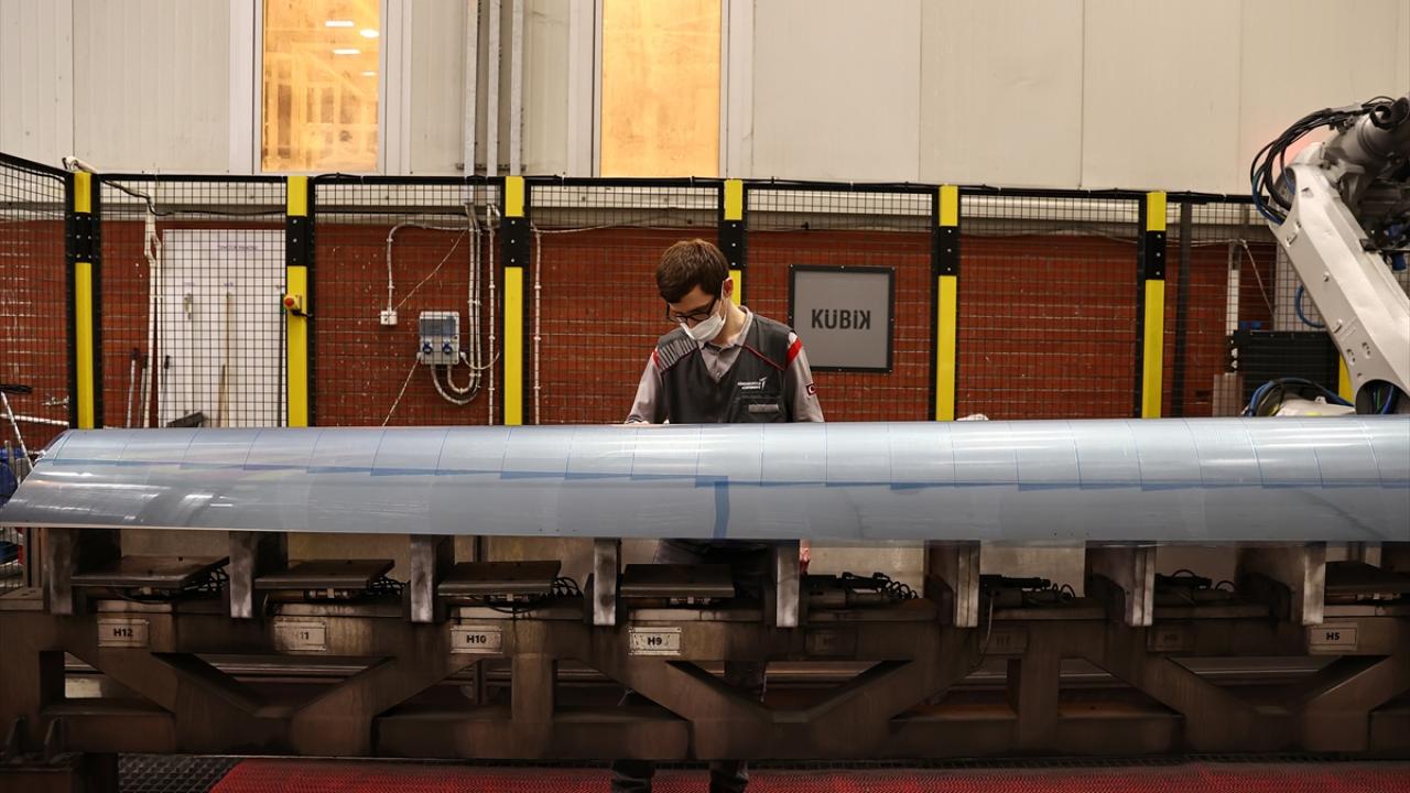 Dölek, yeni kompozit tesisinin dijital, yazılım, teknolojik tezgahlar anlamında bütünleşik, alanına liderlik edecek bir yapı olduğunu vurguladı.