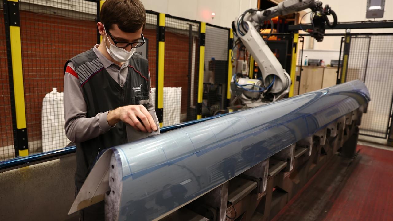 "Burasının bir amiral gemi pozisyonunda bütün sektörü sırtlayan, bir yerlere götüren tesis olmasını amaçladık." diyen Dölek, şu bilgileri verdi: